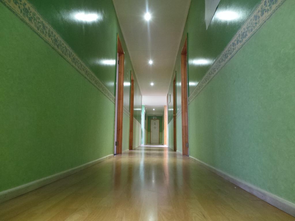 Hostal South Wind I Puerto Natales Bagian luar foto