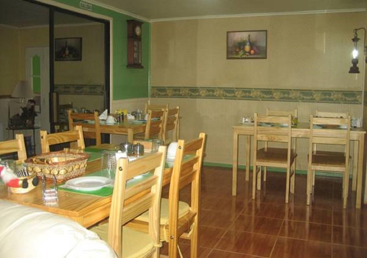 Hostal South Wind I Puerto Natales Bagian luar foto